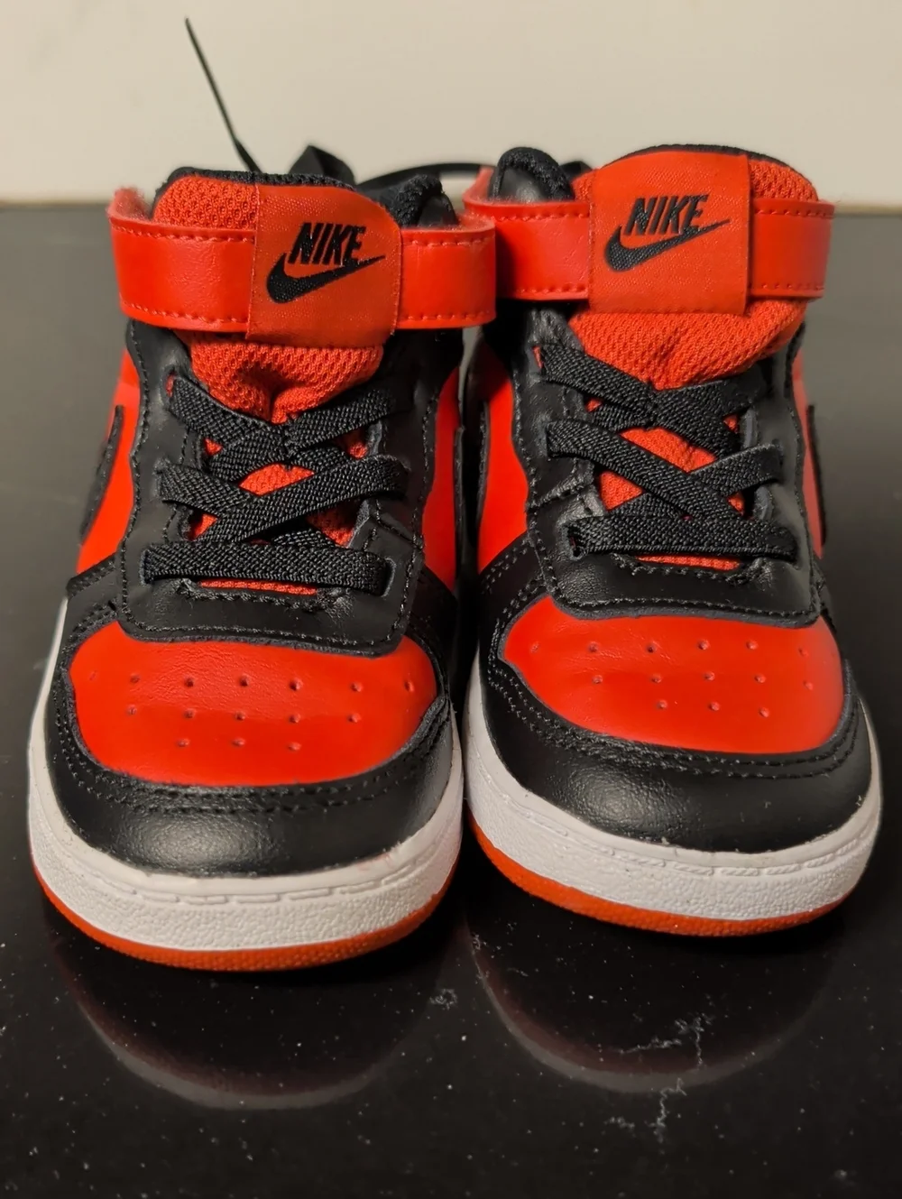 Nike Kids' Court Borough Mid 2 Low-Top Sneakers 7C Used Excellent